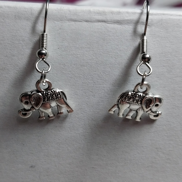 Elephant Design Dangle Earrings - Picture 1 of 3